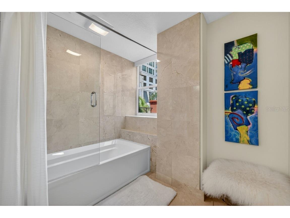 1330 Main Street #3 Sarasota FL 34236 A4665421 image40