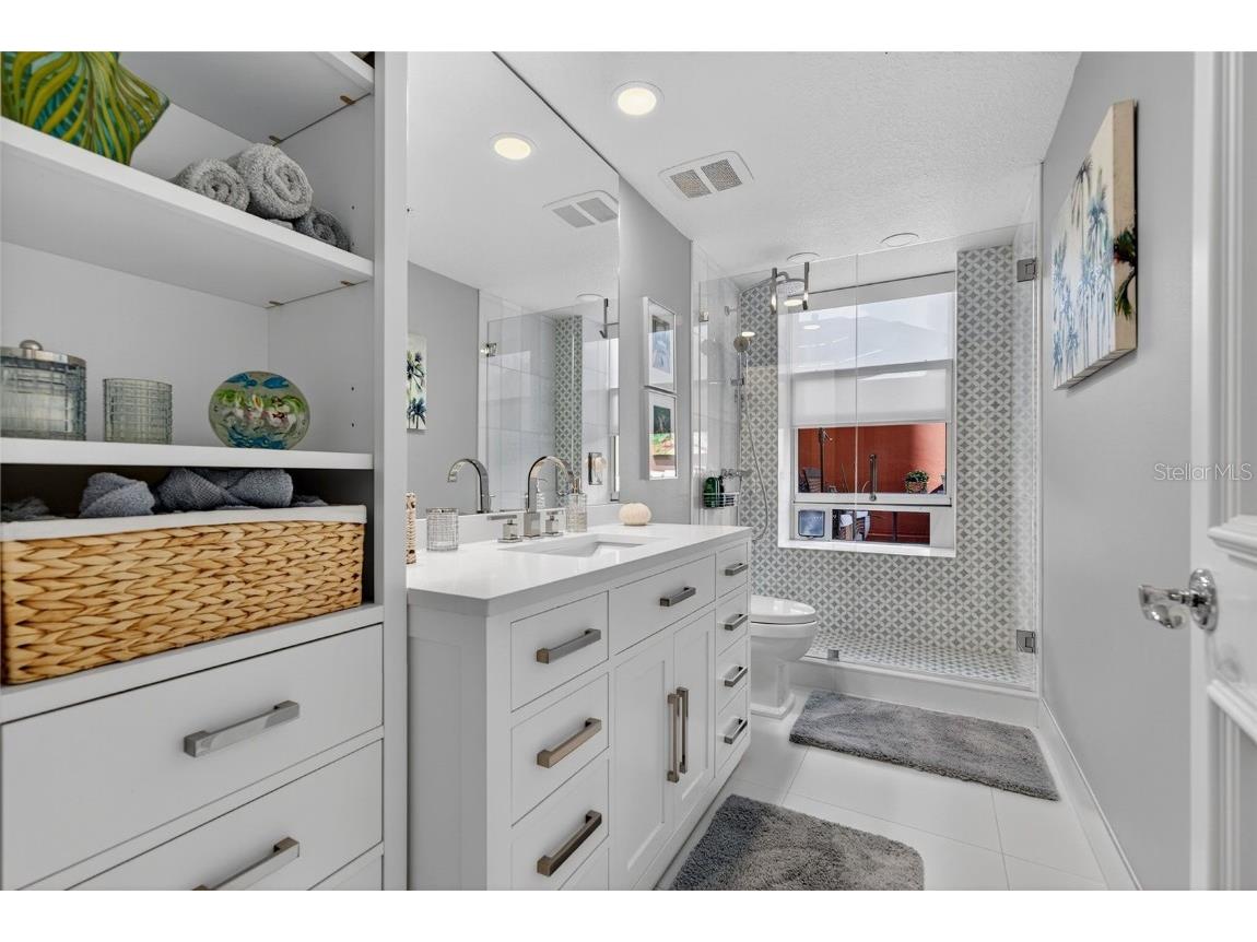 1330 Main Street #3 Sarasota FL 34236 A4665421 image47