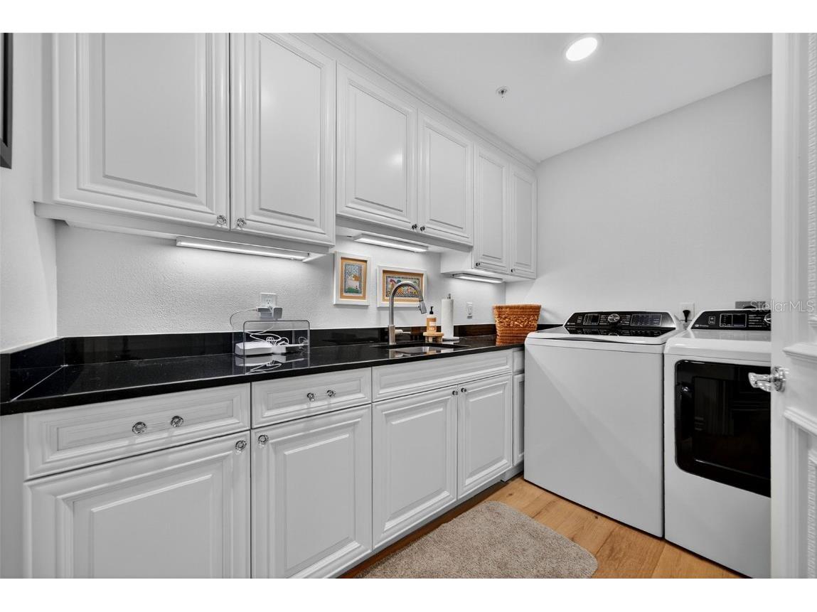 1330 Main Street #3 Sarasota FL 34236 A4665421 image50