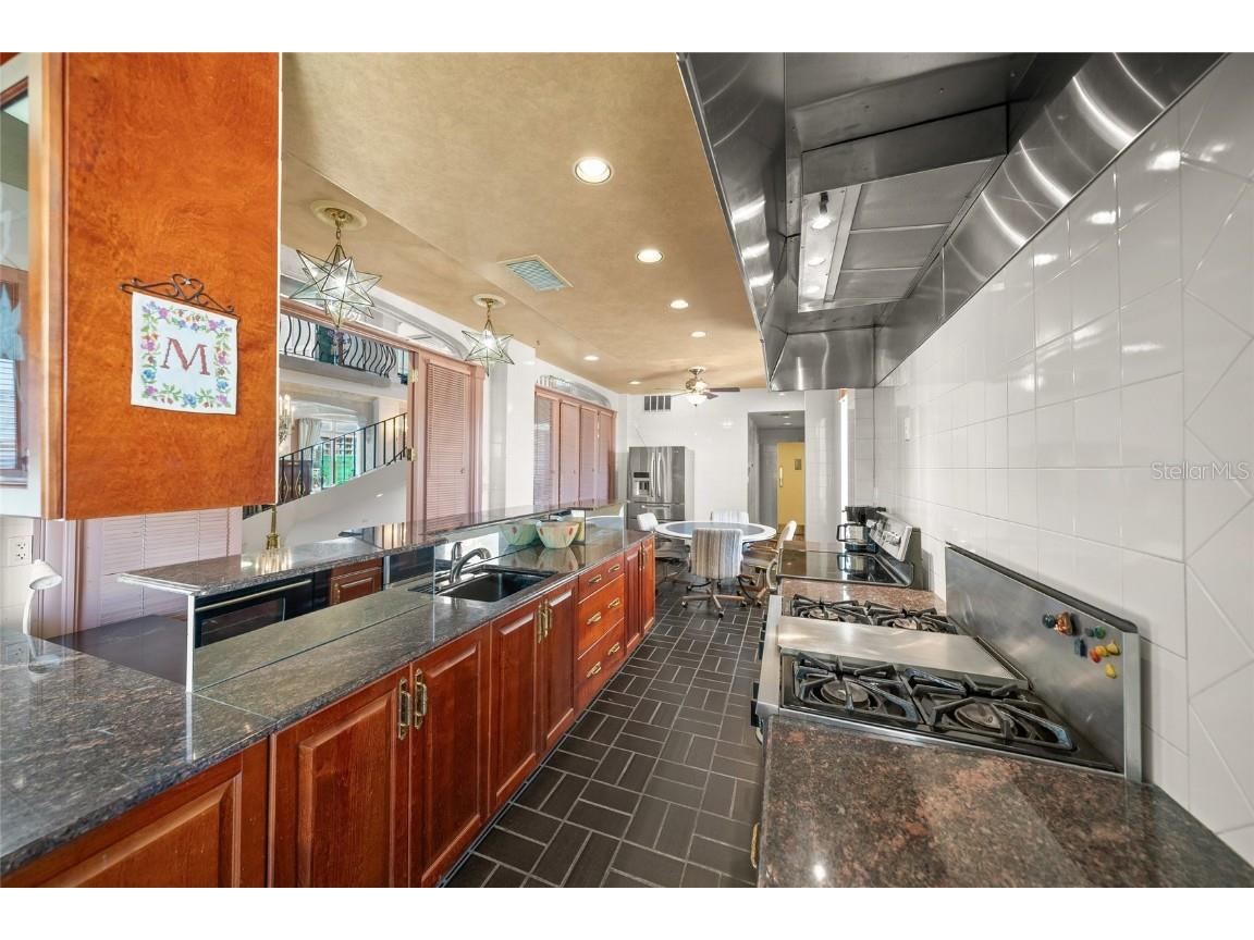 1330 Main Street #PH 9 & 10 Sarasota FL 34236 A4672442 image27