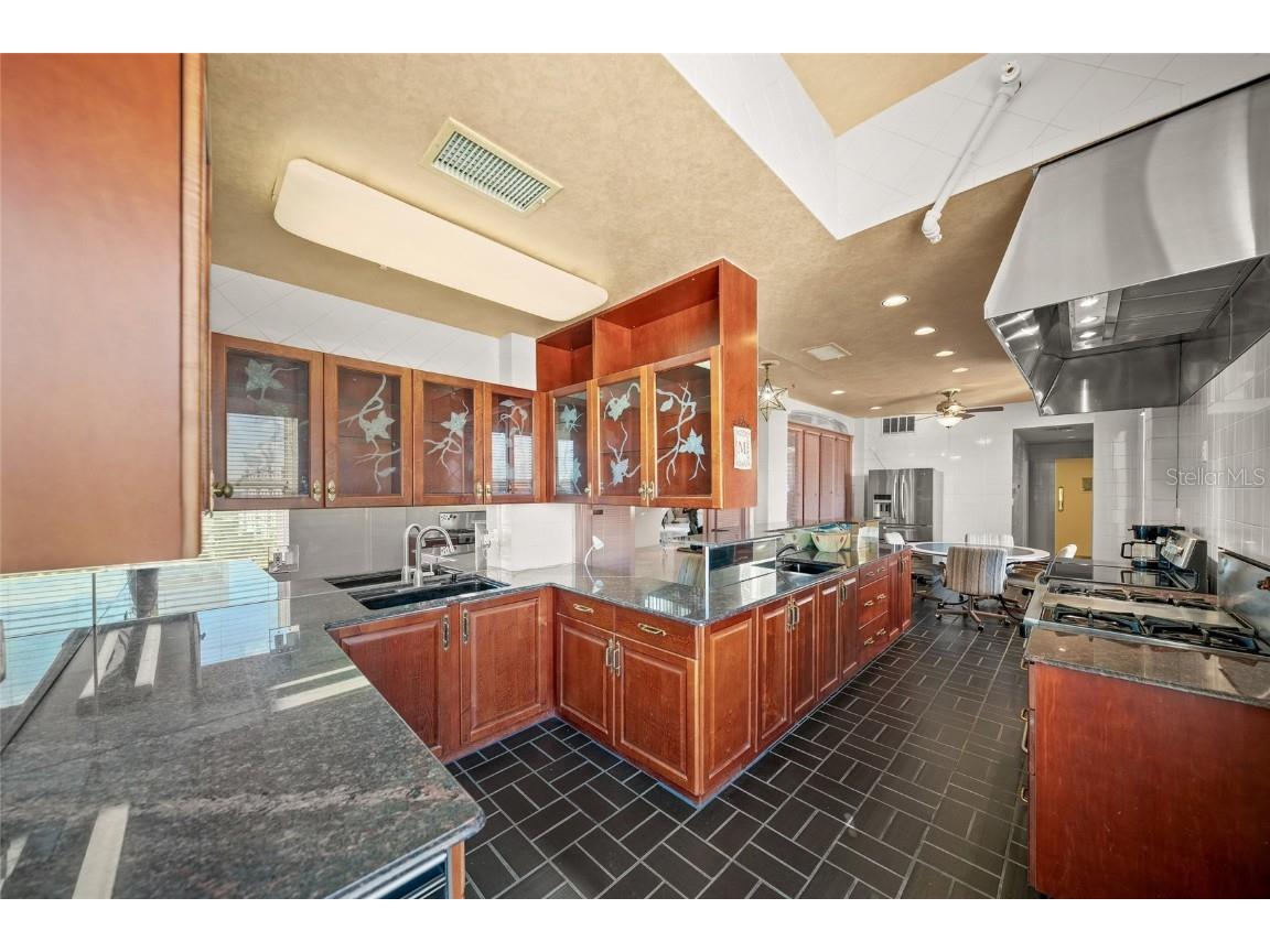 1330 Main Street #PH 9 & 10 Sarasota FL 34236 A4672442 image29