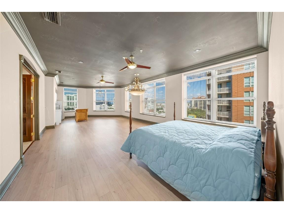 1330 Main Street #PH 9 & 10 Sarasota FL 34236 A4672442 image40