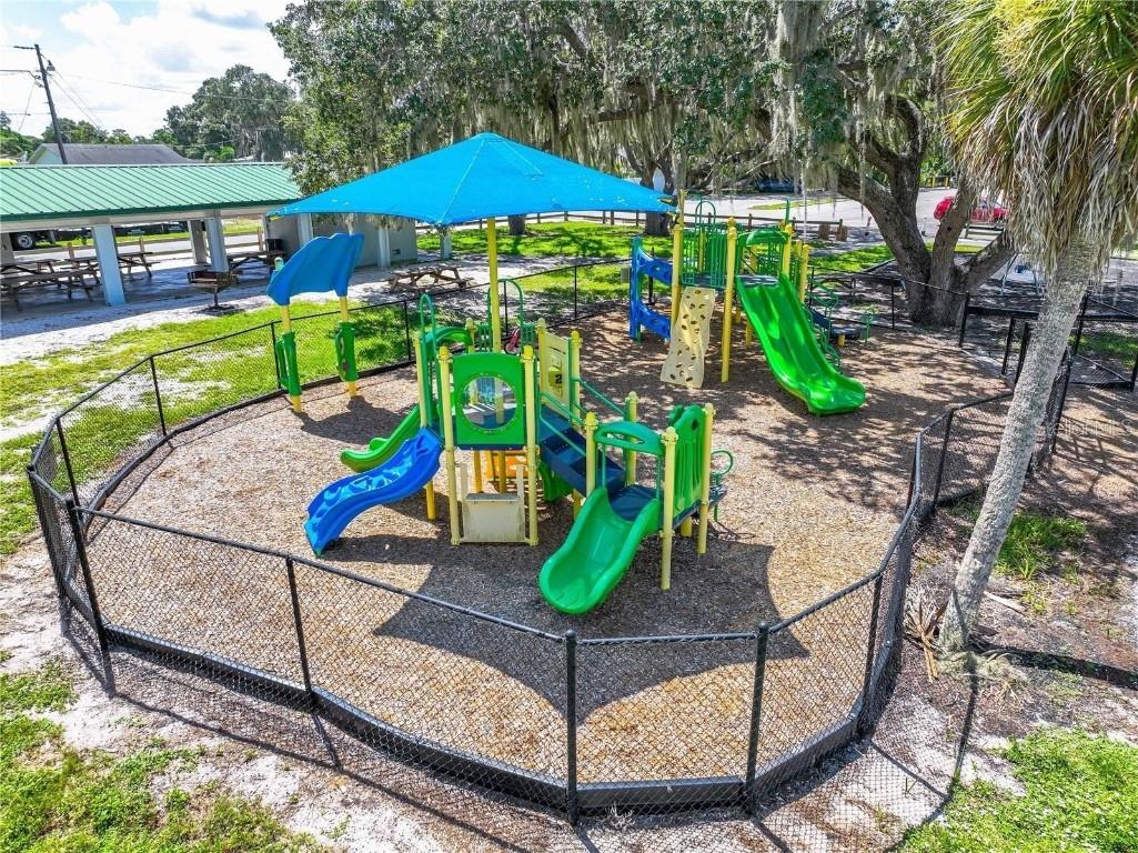 1330 Rhodes Avenue Sarasota FL 34239 A4660123 image24