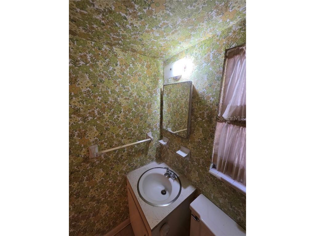 1330 Rhodes Avenue Sarasota FL 34239 A4660123 image3