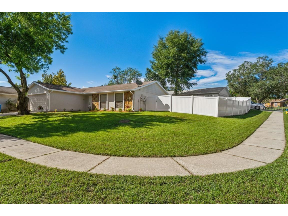 1330 Rustling Oaks Drive Brandon FL 33510 TB8305897 image1