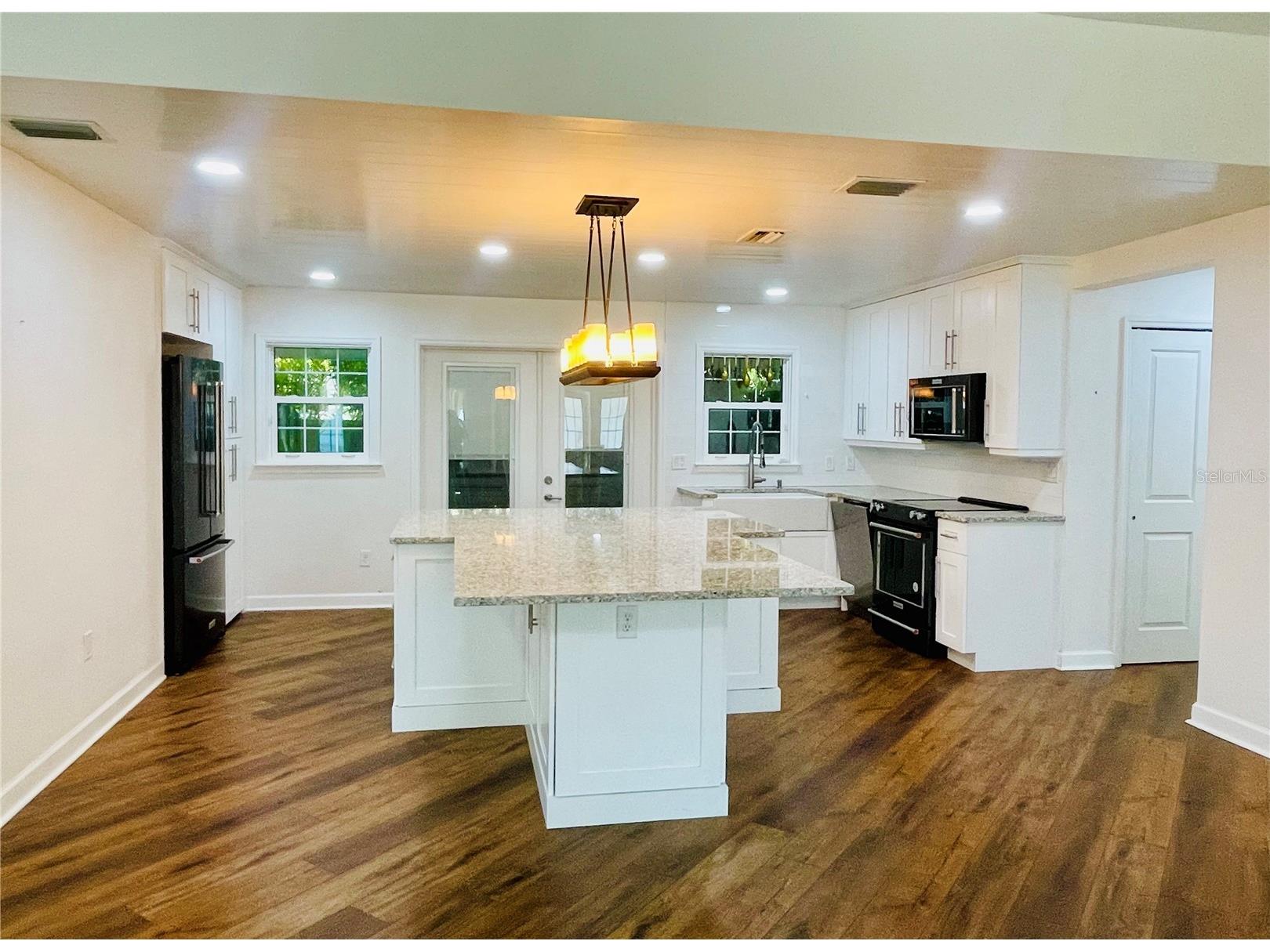 1330 S Jefferson Avenue Sarasota FL 34239 A4685616 image7