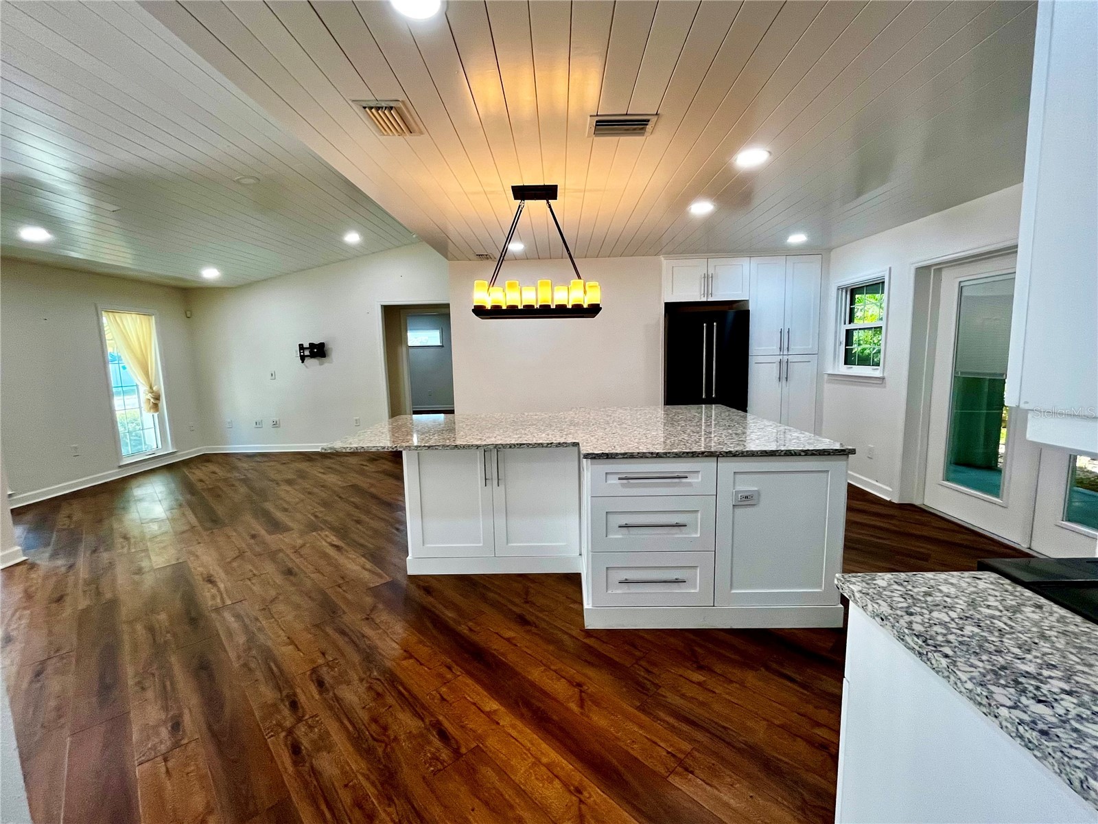 1330 S Jefferson Avenue Sarasota FL 34239 A4685616 image8