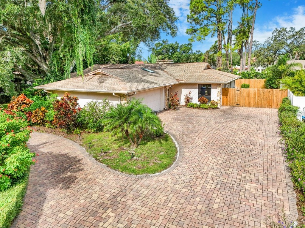 13304 Meadowwood Court Tampa FL 33618 TB8356315 image1