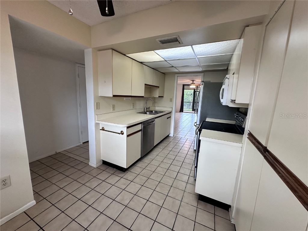 1332 Pasadena Avenue S #102 Saint Petersburg FL 33707 TB8422843 image11