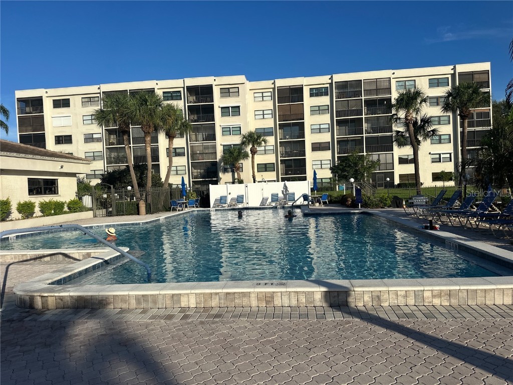 1332 Pasadena Avenue S #102 Saint Petersburg FL 33707 TB8422843 image27