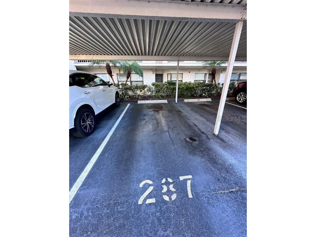 1332 Pasadena Avenue S #102 Saint Petersburg FL 33707 TB8422843 image3