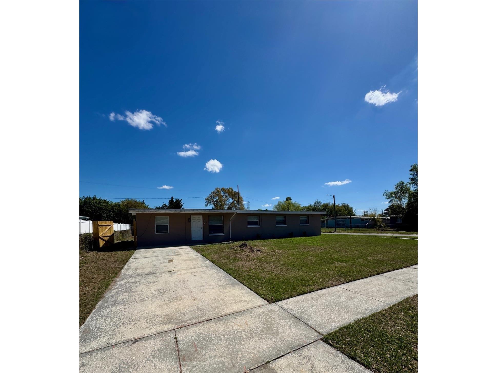 1332 Warrington Way Tampa FL 33619 TB8476162 image2