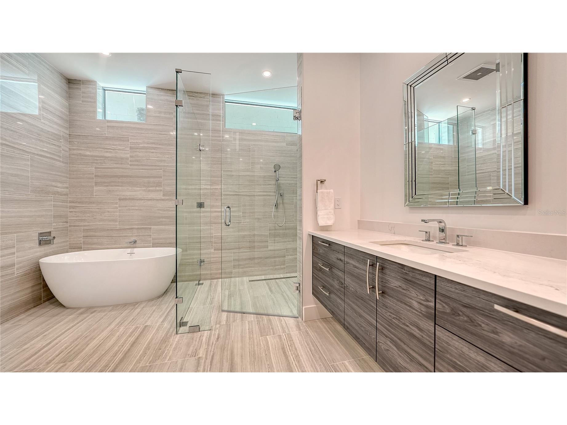 1335 2nd Street #VILLA 2E Sarasota FL 34236 A4684713 image23