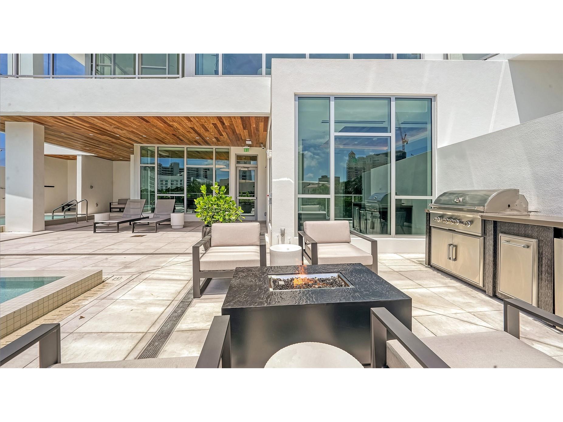 1335 2nd Street #VILLA 2E Sarasota FL 34236 A4684713 image37