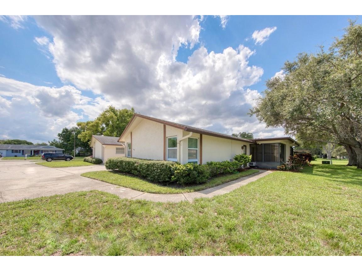 1335 Queen Anne Drive #D Palm Harbor FL 34684 - LAKE TARPON U8209525 image1