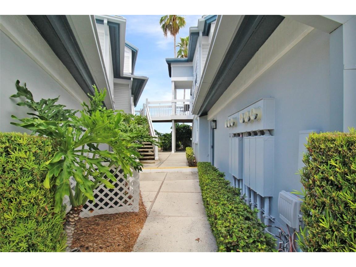 1335 Siesta Bayside Drive #1335C Sarasota FL 34242 A4633882 image2