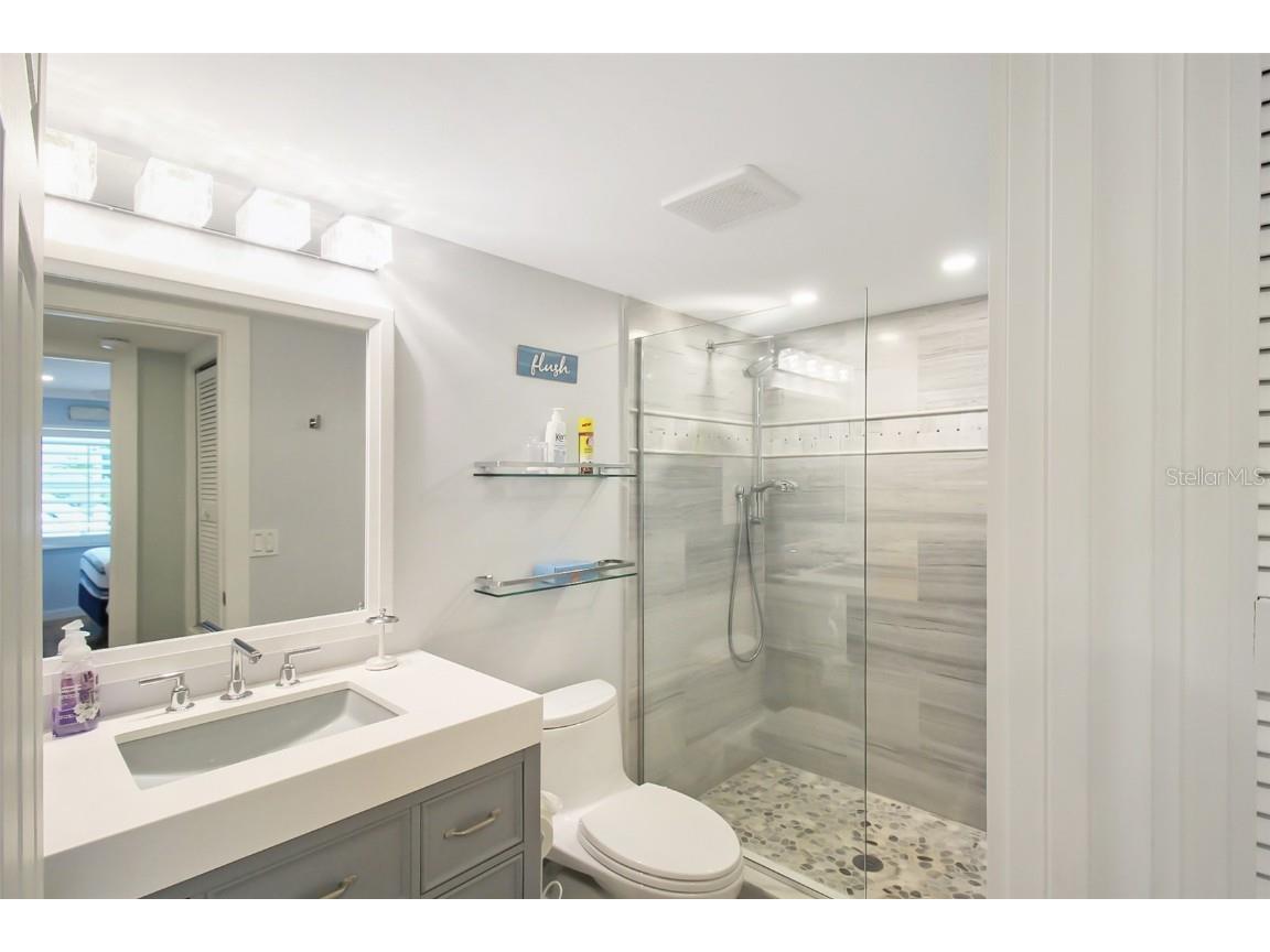 1335 Siesta Bayside Drive #1335C Sarasota FL 34242 A4633882 image38