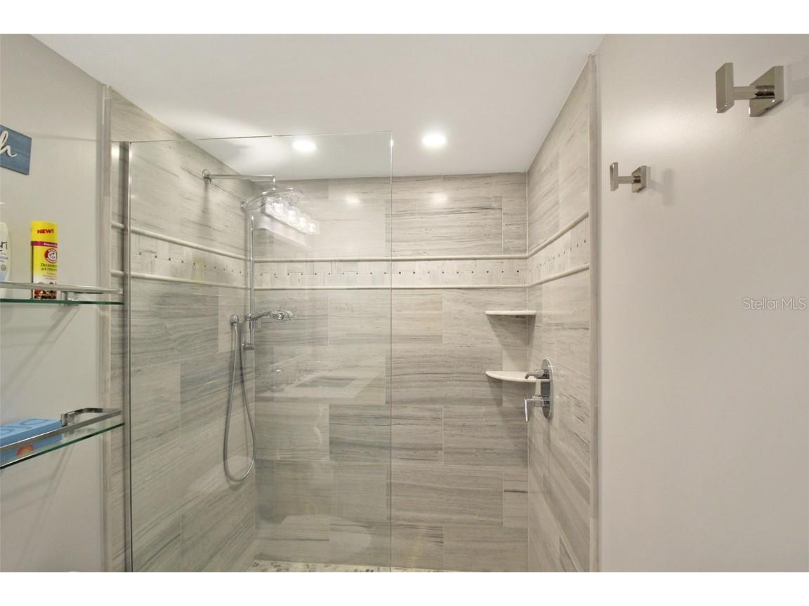 1335 Siesta Bayside Drive #1335C Sarasota FL 34242 A4633882 image39