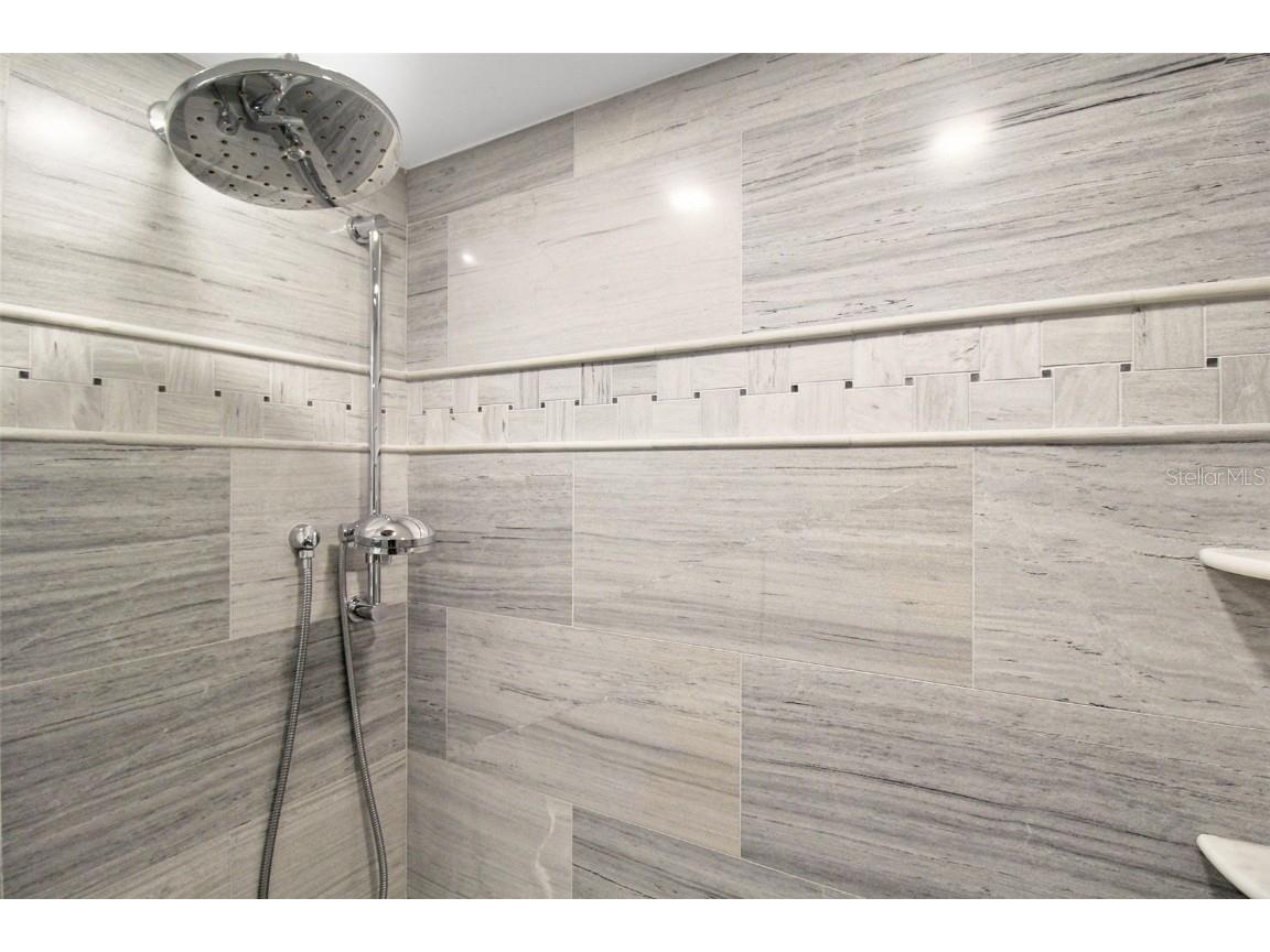 1335 Siesta Bayside Drive #1335C Sarasota FL 34242 A4633882 image40