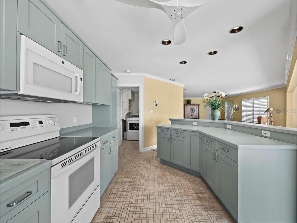 1336 Benjamin Franklin Drive #2A Sarasota FL 34236 A4675563 image10