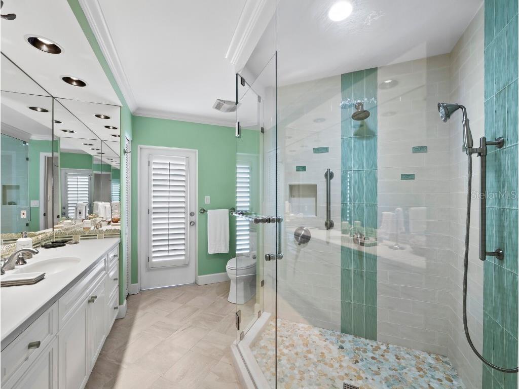 1336 Benjamin Franklin Drive #2A Sarasota FL 34236 A4675563 image16