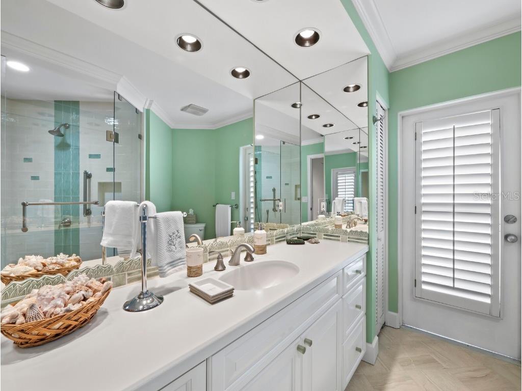 1336 Benjamin Franklin Drive #2A Sarasota FL 34236 A4675563 image17