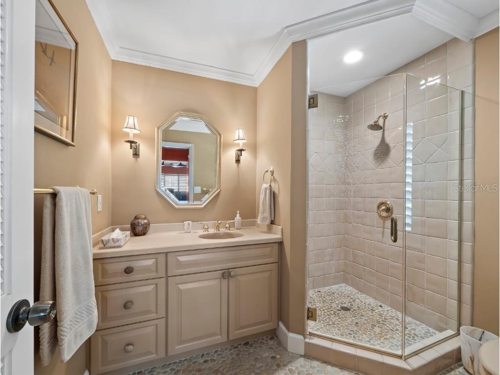 1336 Benjamin Franklin Drive #2A Sarasota FL 34236 A4675563 image22