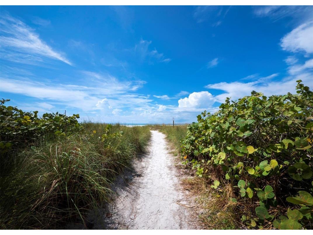 1336 Benjamin Franklin Drive #2A Sarasota FL 34236 A4675563 image32