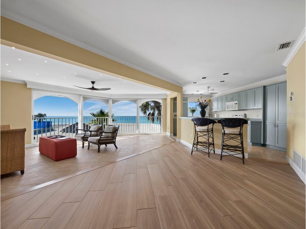 1336 Benjamin Franklin Drive #2A Sarasota FL 34236 A4675563 image8