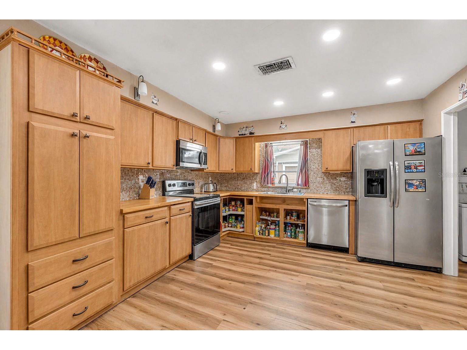 1336 E Lake Shore Boulevard Kissimmee FL 34744 A4691089 image3