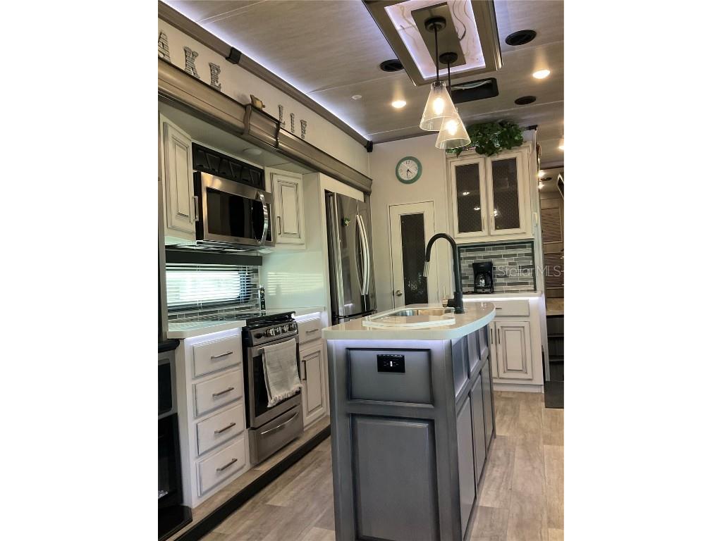 1339 Old Lakeport Road #13B Moore Haven FL 33471 - LAKE OKEECHOBEE OK225744 image3