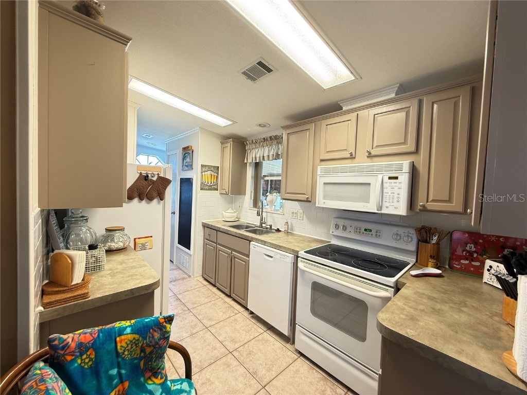 134 Americana Court NE #216 Saint Petersburg FL 33702 - TAMPA BAY TB8431391 image9