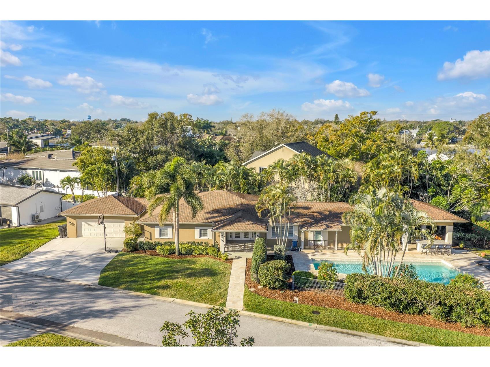 134 Riviera Way NE Saint Petersburg FL 33704 TB8470772 image1