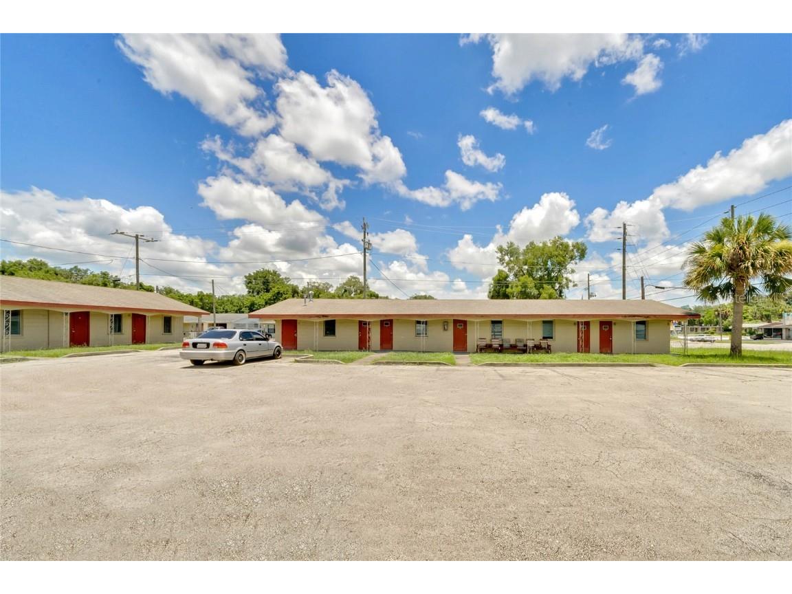 1340 N Woodland Boulevard Deland FL 32720 V4926713 image1