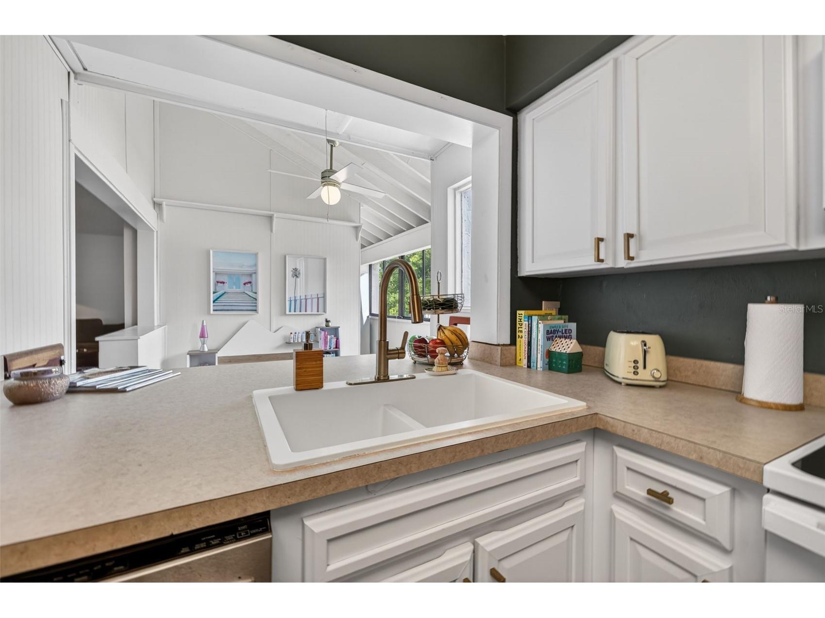 13405 Pine Lake Way #203 Tampa FL 33618 - COMMUNITY POND TB8507916 image23