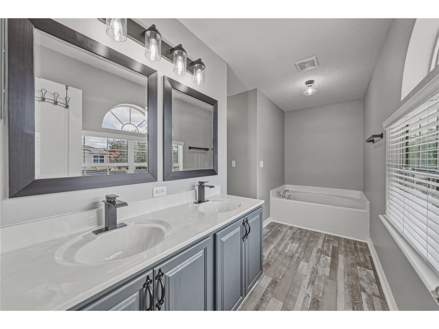 13416 Kent Bradley Street Dade City FL 33525 TB8484293 image38