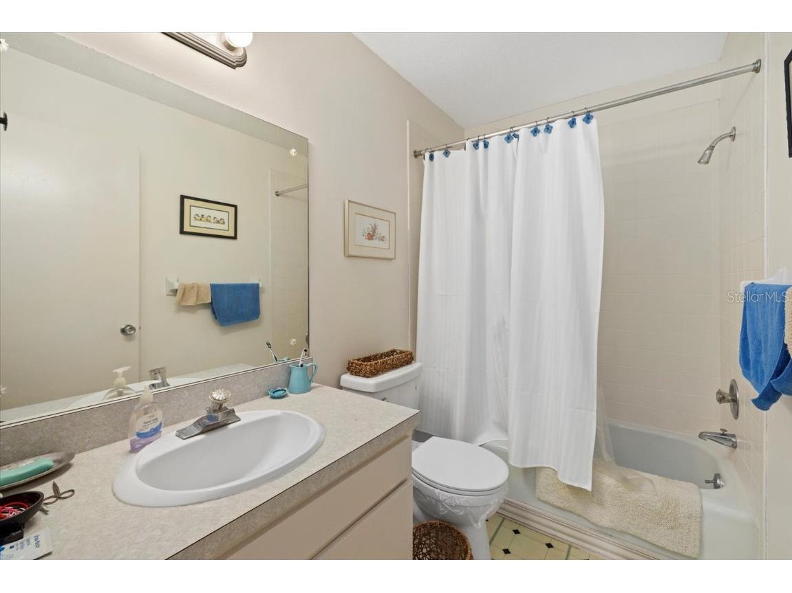 1343 Glendale Circle W #216 Sarasota FL 34232 A4647065 image16