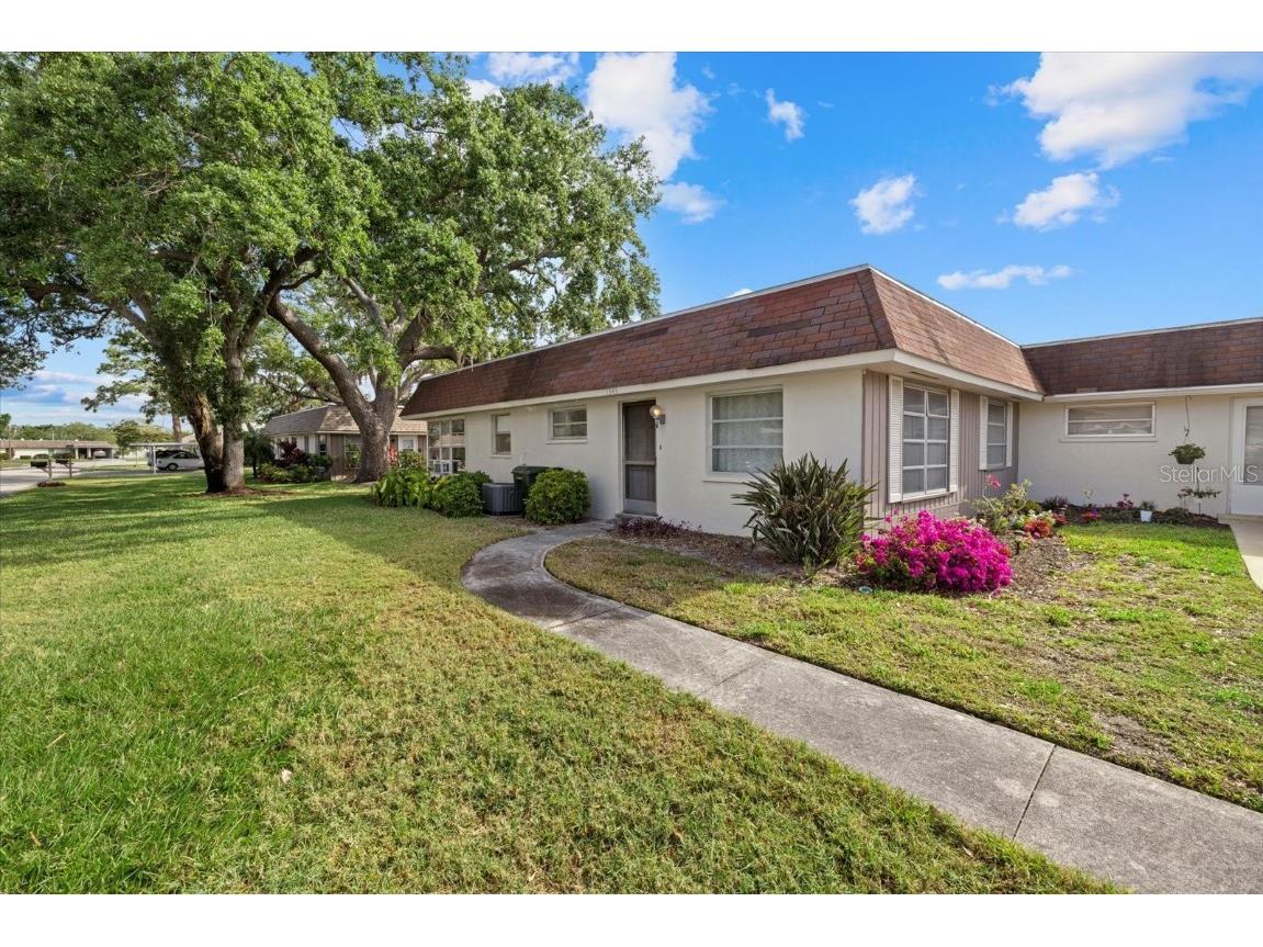 1343 Glendale Circle W #216 Sarasota FL 34232 A4647065 image2