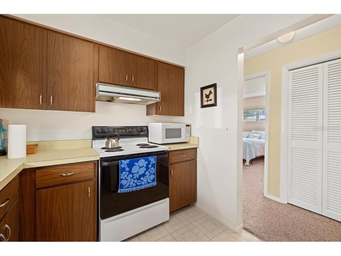 1343 Glendale Circle W #216 Sarasota FL 34232 A4647065 image7