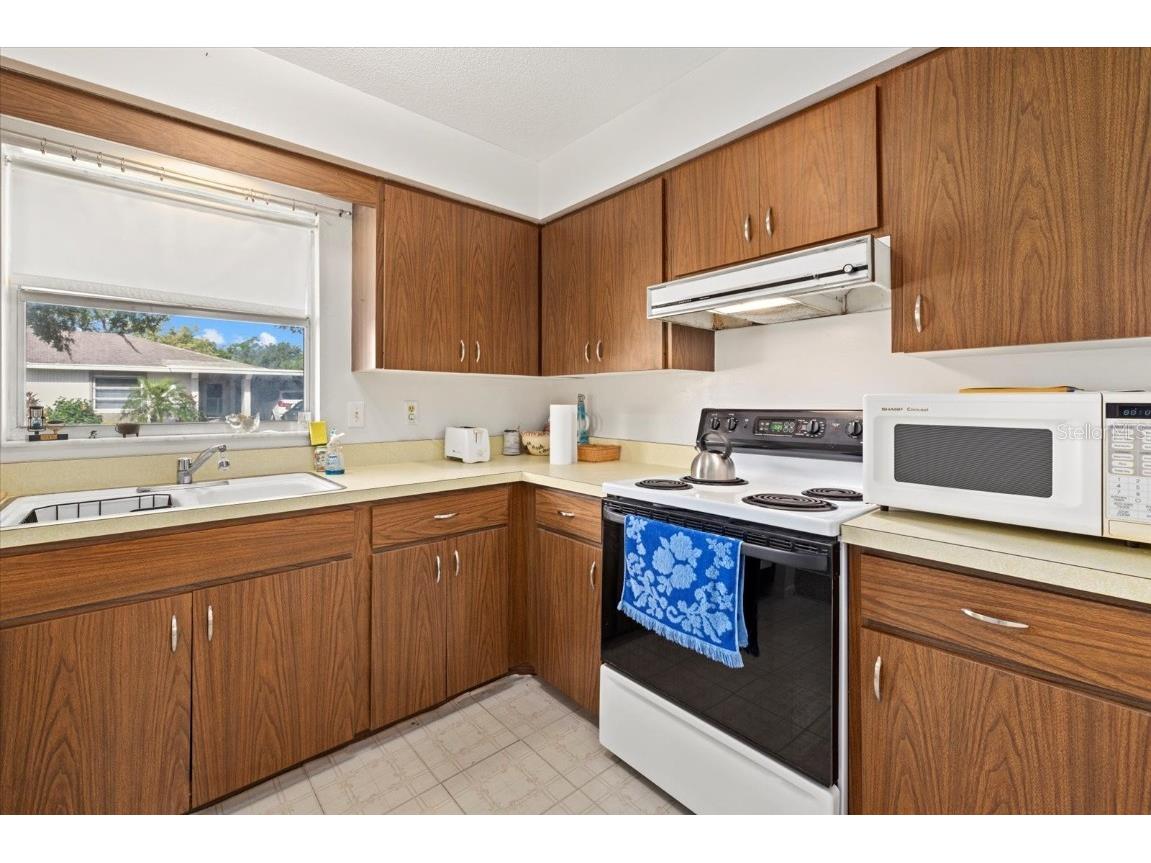 1343 Glendale Circle W #216 Sarasota FL 34232 A4647065 image9