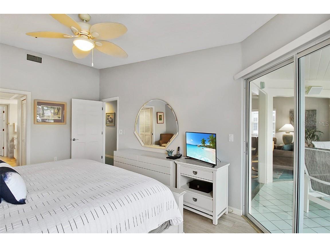 1343 Siesta Bayside Drive #1343-C Sarasota FL 34242 A4593764 image25