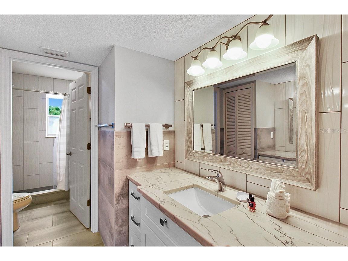 1343 Siesta Bayside Drive #1343-C Sarasota FL 34242 A4593764 image28