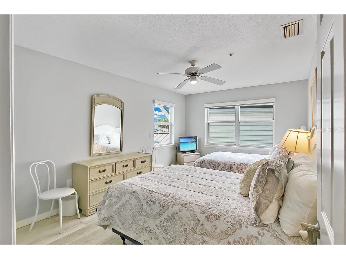 1343 Siesta Bayside Drive #1343-C Sarasota FL 34242 A4593764 image31