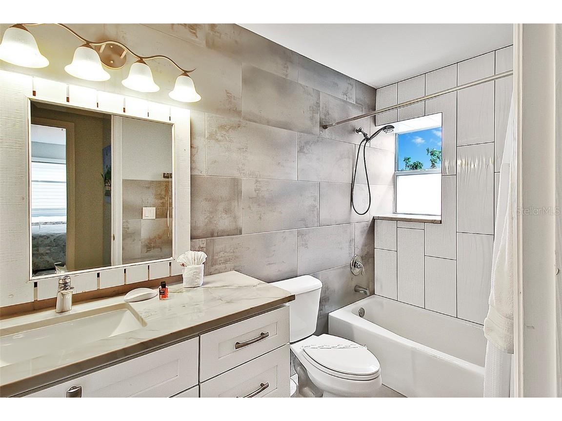 1343 Siesta Bayside Drive #1343-C Sarasota FL 34242 A4593764 image34