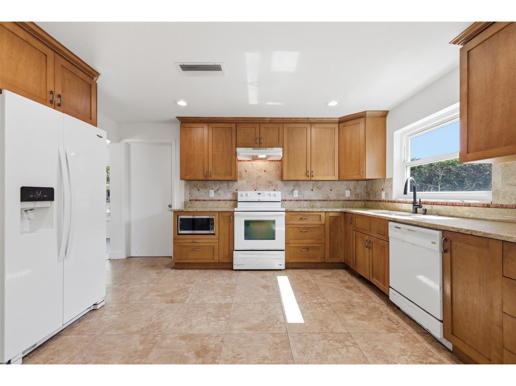 1344 62nd Place S Saint Petersburg FL 33705 TB8472828 image14