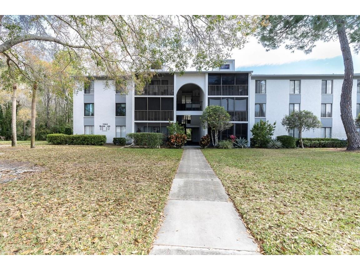 1344 Pine Ridge Circle E #D3 Tarpon Springs FL 34688 U8252577 image1