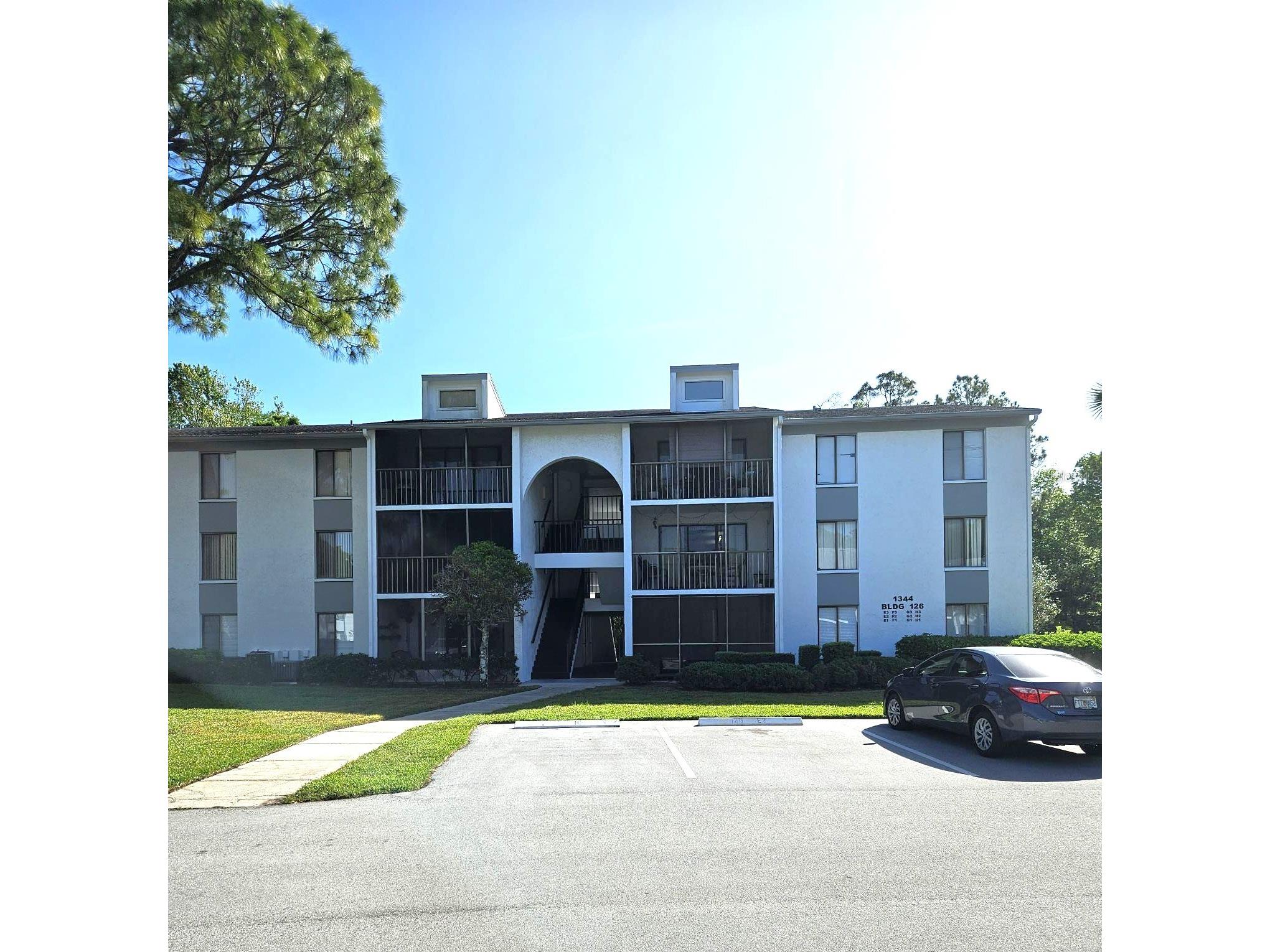 1344 Pine Ridge Circle E #E3 Tarpon Springs FL 34688 TB8497089 image1