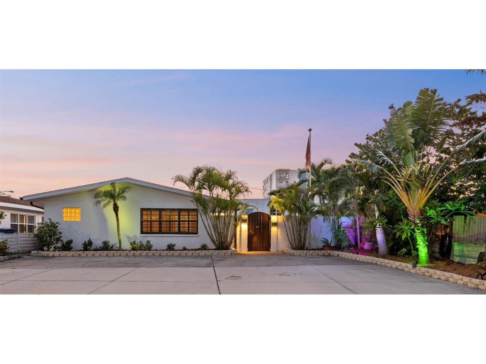 13444 1st Street E Madeira Beach FL 33708 U8220672 image1