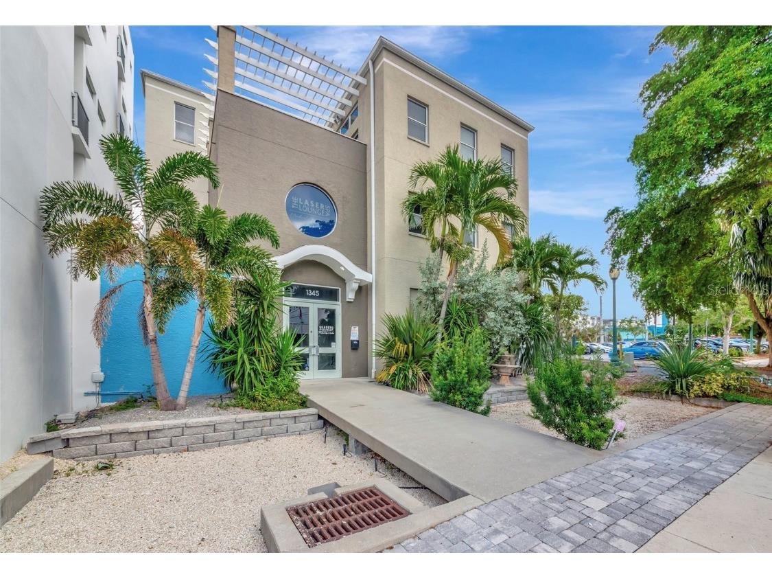 1345 2nd Street Sarasota FL 34236 A4666612 image1