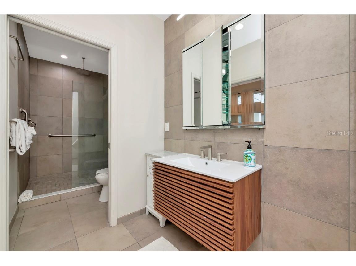 1345 2nd Street Sarasota FL 34236 A4666612 image81